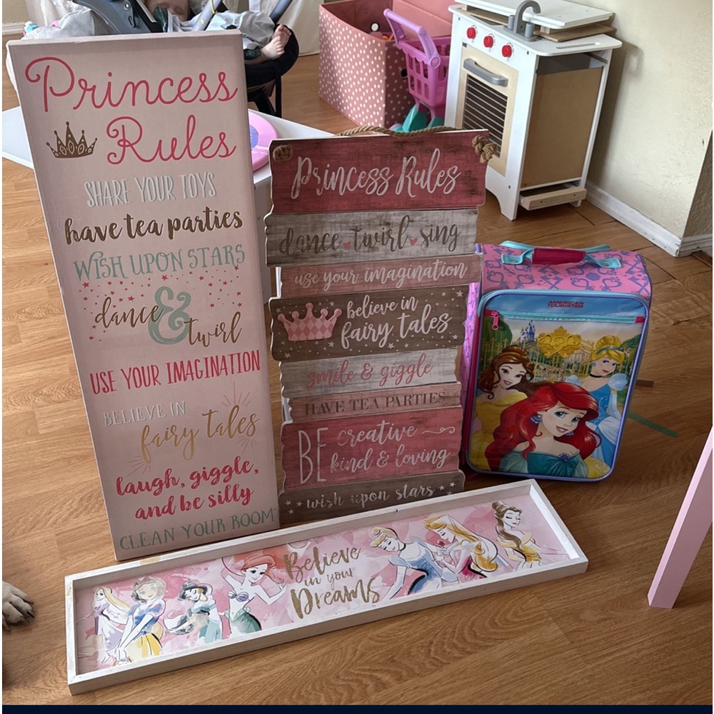Beautiful princess girl bedroom, play room decor! In excellent condition!